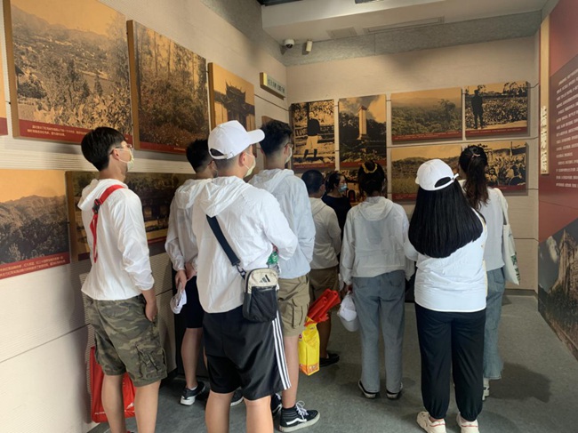 在福建省蘇維埃政府舊址聆聽革命先輩事跡。福建船政交通職業(yè)學院供圖