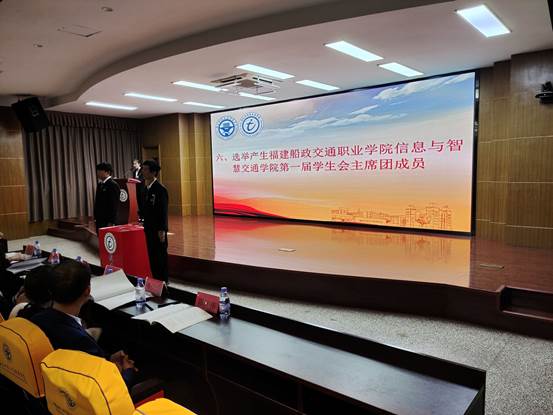 圖片包含 天花板, 室內, 桌子, 房間

描述已自動生成