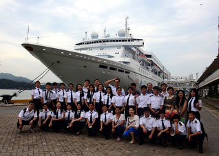 國際郵輪乘務(wù)管理專業(yè)學生”天秤...