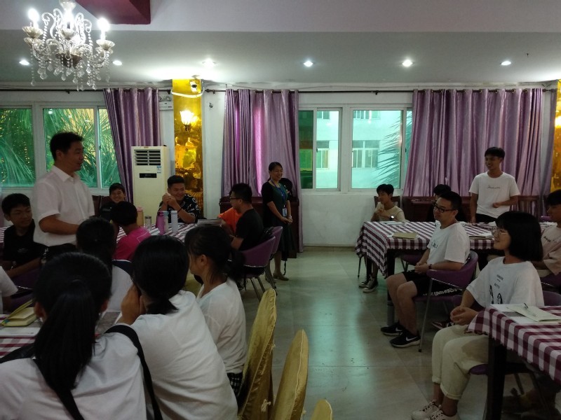 ▲現(xiàn)場交流，氣氛熱烈